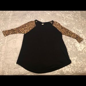Torrid black leopard jersey raglan shirt NWOT